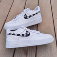 Bild in Galerie-Betrachter laden, Air Force 1 "Black flower"