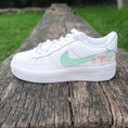 Bild in Galerie-Betrachter laden, The best Nike shoes for women roses