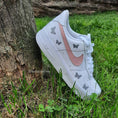 Bild in Galerie-Betrachter laden, Air Force 1 "Reflective Schmetterlinge pink"