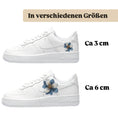 Load image into Gallery viewer, Sneakytats "blaue Blumen 0329"

