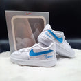 Bild in Galerie-Betrachter laden, Baby Nike Schuhe Air Force one mit WEunschtext
