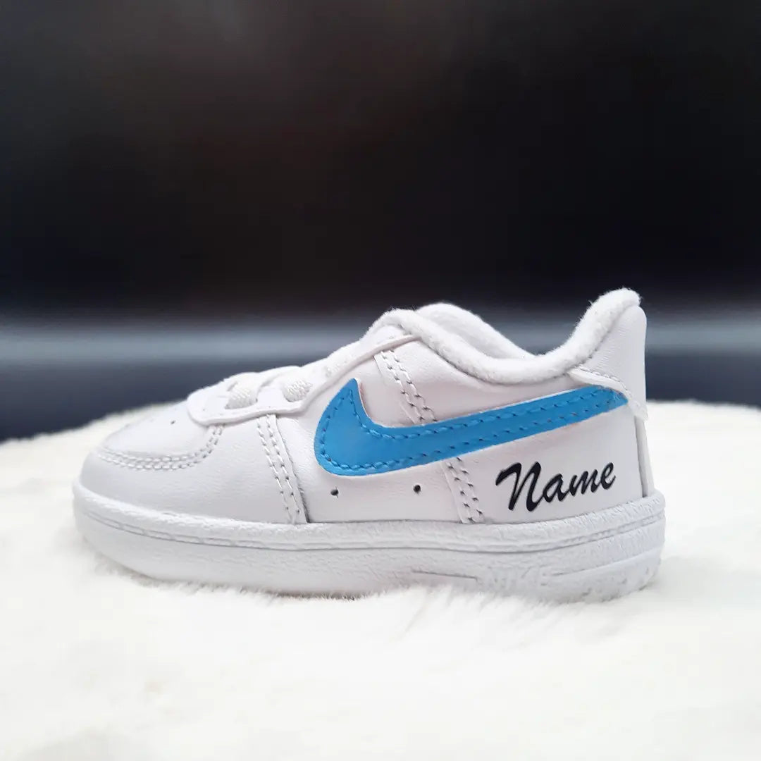 Baby Air Force 1 blauer Swoosh mit Wunschtext in 2 Farben Crib Happy Creative