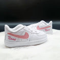 Bild in Galerie-Betrachter laden, Baby Nike Schuhe Air Force one mit WEunschtext
