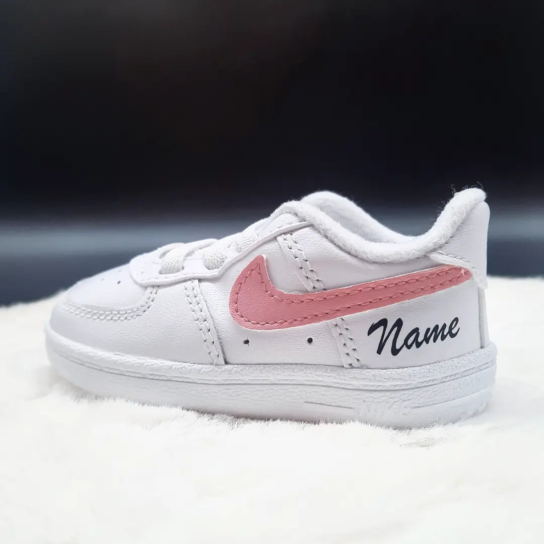 Baby Air Force 1 rosa Swoosh mit Wunschtext in 2 Farben Crib Happy Creative