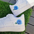 Bild in Galerie-Betrachter laden, Air Force 1 "Blaue Rose"
