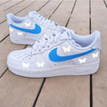 Bild in Galerie-Betrachter laden, Nike Air Force one Custom Schmetterling Happy creative
