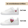 Bild in Galerie-Betrachter laden, Bügelbilder einzigartige für viele verschiedene Schuhe Herz mit pinke Schleife
