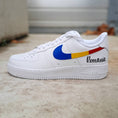 Bild in Galerie-Betrachter laden, Nike Air Force one Custom Rumänien Happy creative
