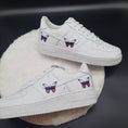 Bild in Galerie-Betrachter laden, Nike Air Force one Custom Schmetterling Russland Happy creative
