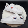 Bild in Galerie-Betrachter laden, Nike Air Force one Custom Schmetterling Srbija Happy creative
