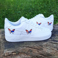 Bild in Galerie-Betrachter laden, Nike Air Force one Custom Schmetterling Serbia Happy creative
